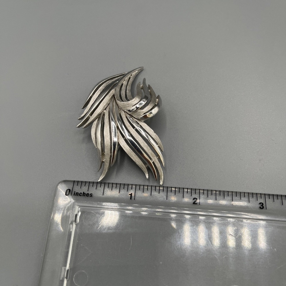 Vintage 1960s Trifari Silver-Tone Flame Brooch | Sculptural Mid-Century Design - Picture 3 of 4